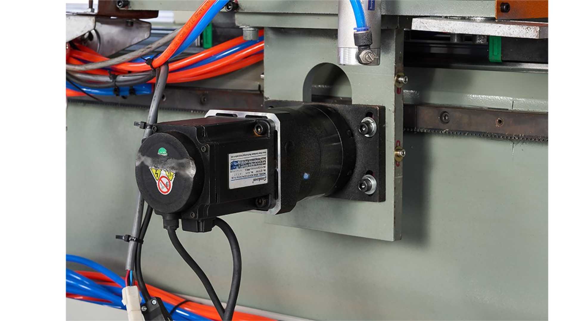 Mô Tơ Dẫn Hướng Máy Cắt Nhôm 2 Đầu F6000